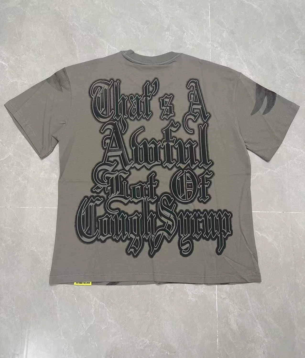 # Green｜That's A AWFUL LOT OF COUGH SYRUP In Stock Real shot American simple trendy brand loose casual T-shirt Fabric (fabric): 32 counts Weight combed double yarn pure cotton Sizes (size): S-M L X L Color (colour): Black/White 👉